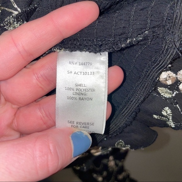 Acoa Chiffon Embroidered Floral cropped button down blouse - Picture 3 of 6